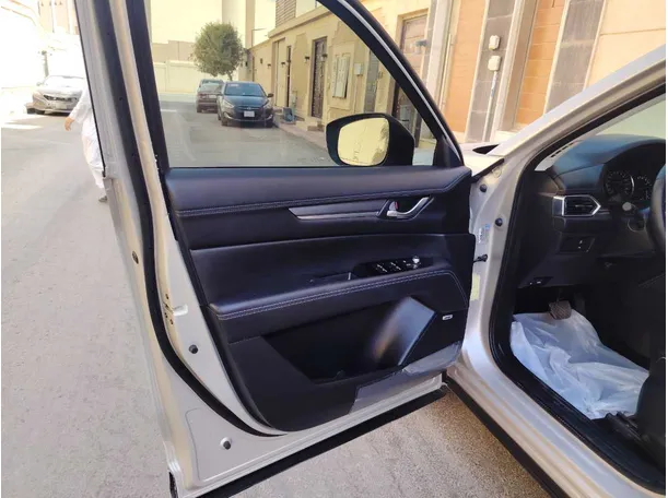 Car image 11