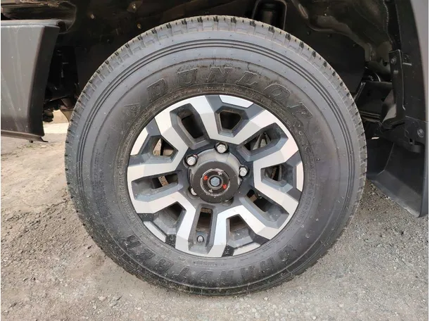 Car image 11