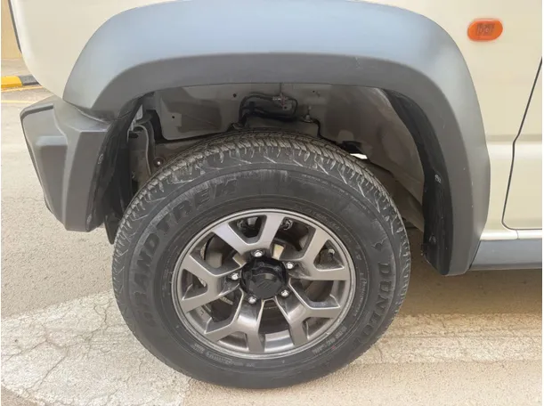 Car image 9