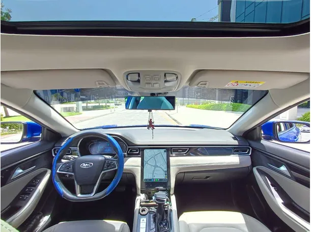 Car image 14