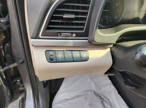Car image 36