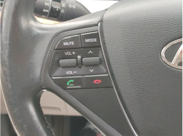 Car image 24