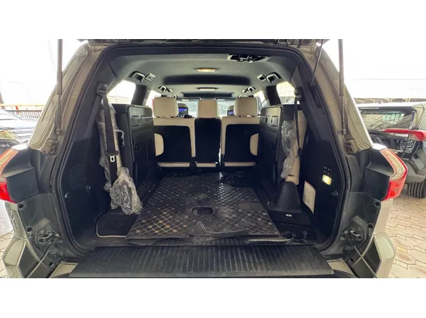 Car image 25