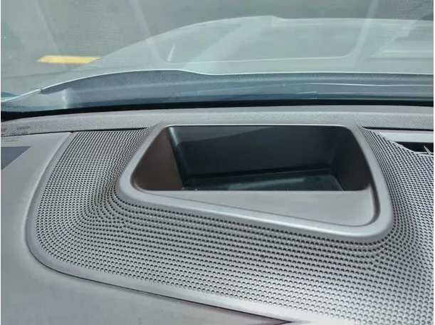 Car image 35