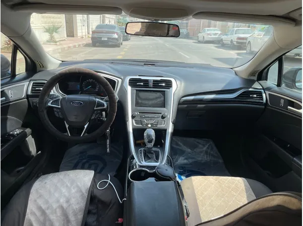 Car image 18