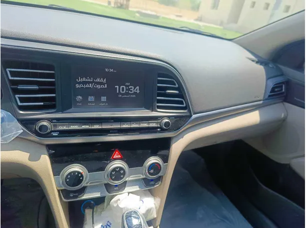 Car image 19