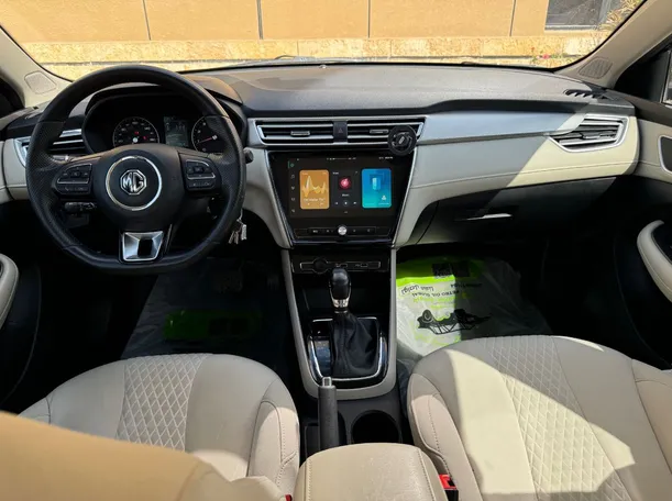 Car image 15