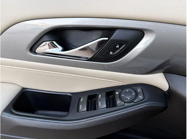 Car image 27