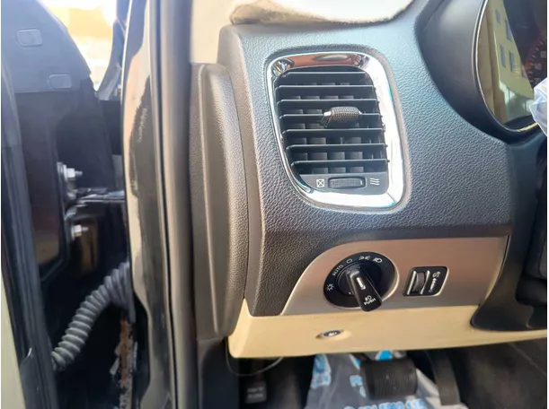 Car image 33