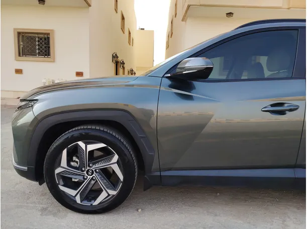 Car image 9