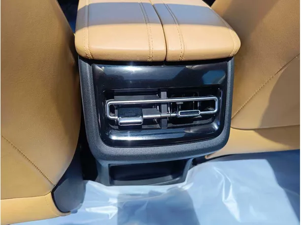 Car image 34