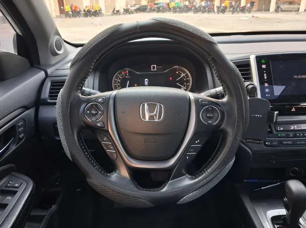 Car image 19