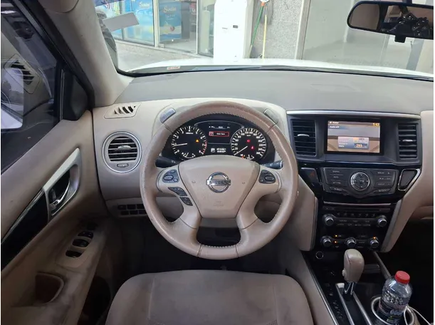 Car image 14
