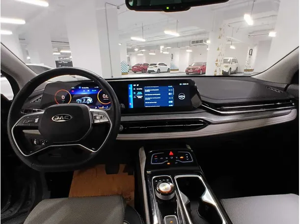 Car image 14