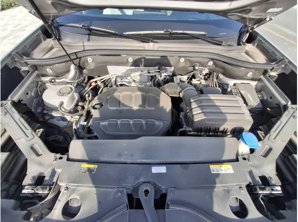 Car image 19