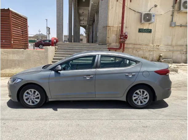 Car image 8