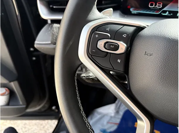 Car image 32
