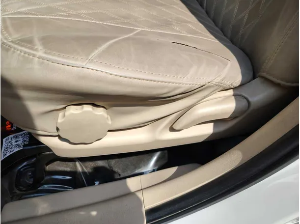 Car image 34