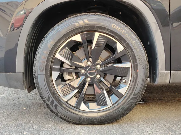 Car image 10