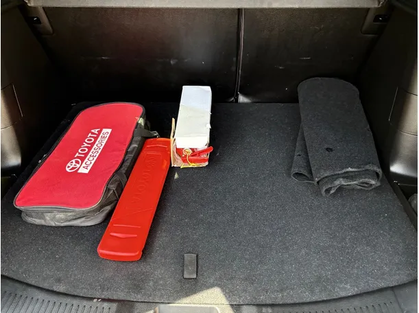 Car image 25
