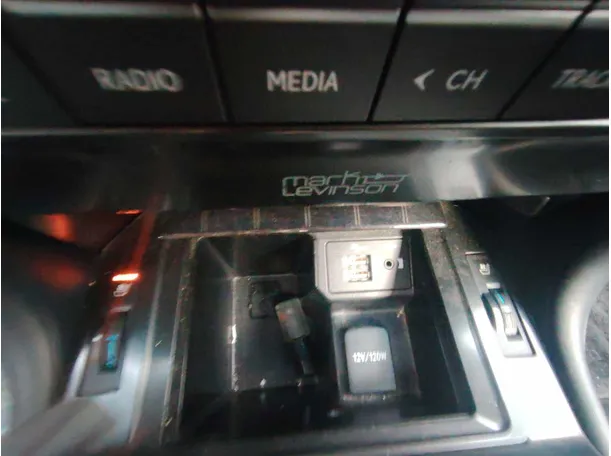 Car image 32