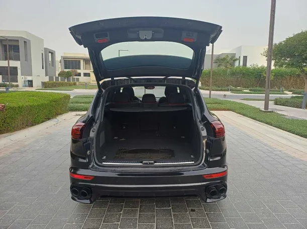 Car image 25