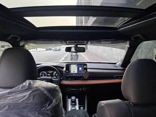 Car image 14