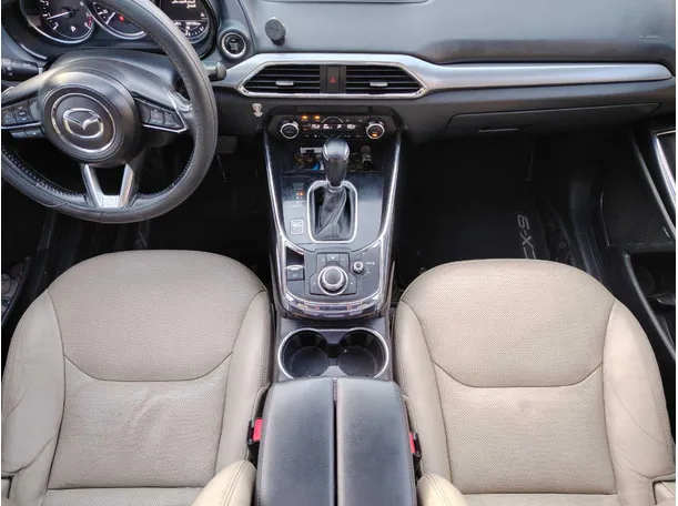 Car image 19