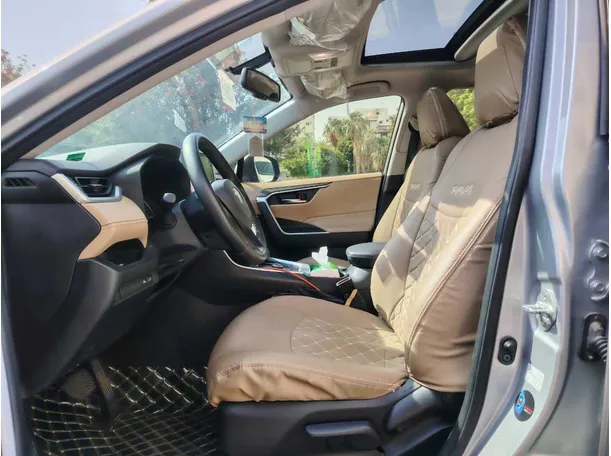 Car image 12