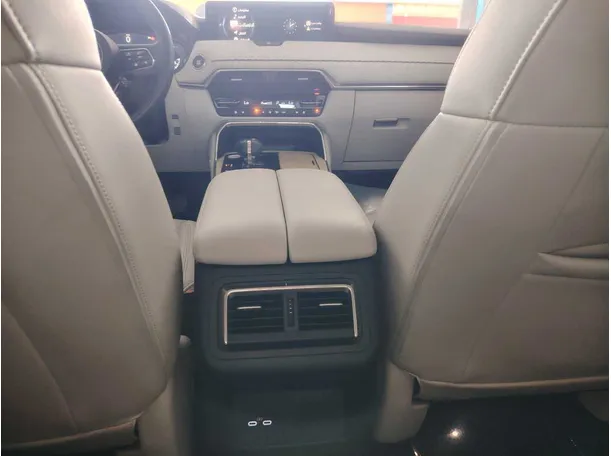 Car image 32