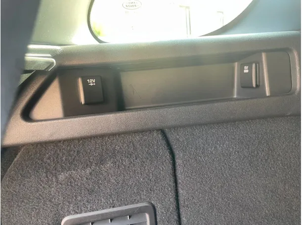 Car image 26