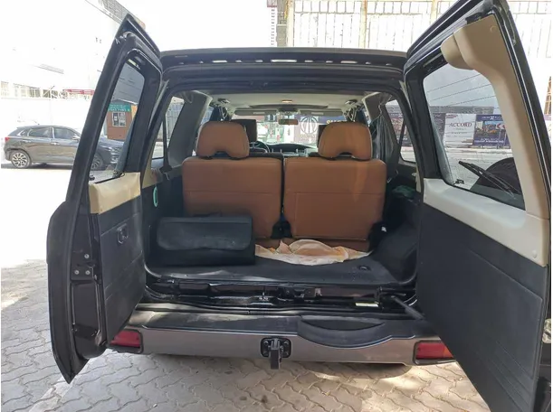 Car image 19
