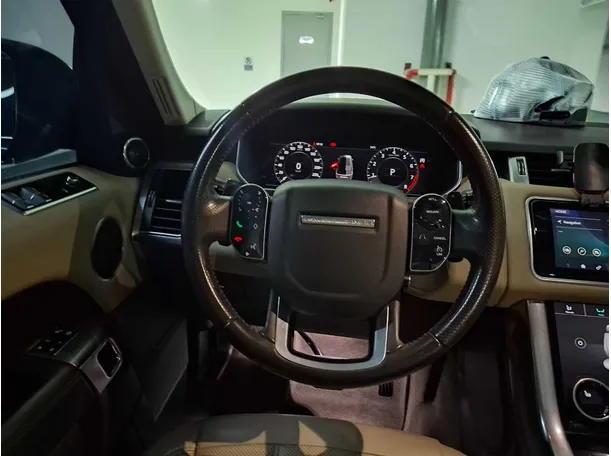 Car image 14