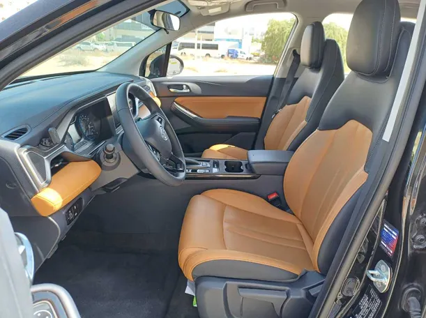 Car image 11