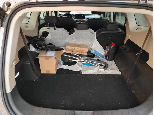 Car image 30