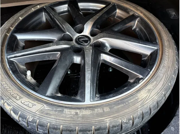 Car image 30