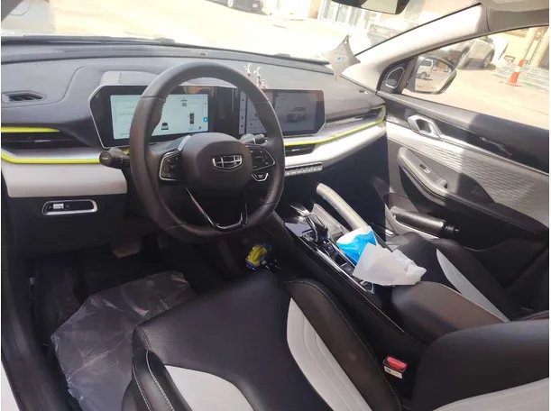 Car image 13