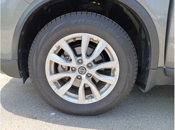 Car image 9