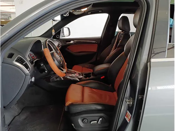 Car image 12