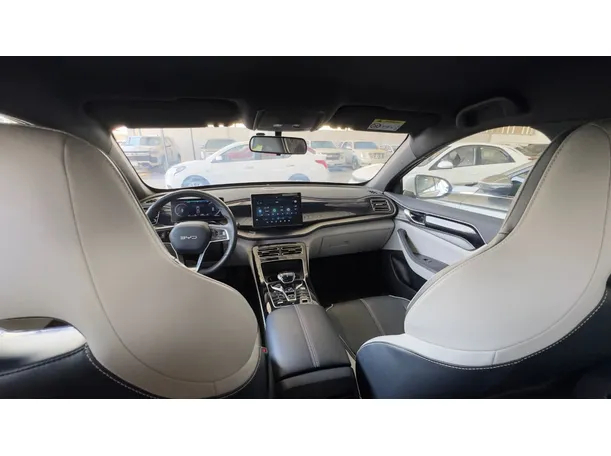 Car image 13