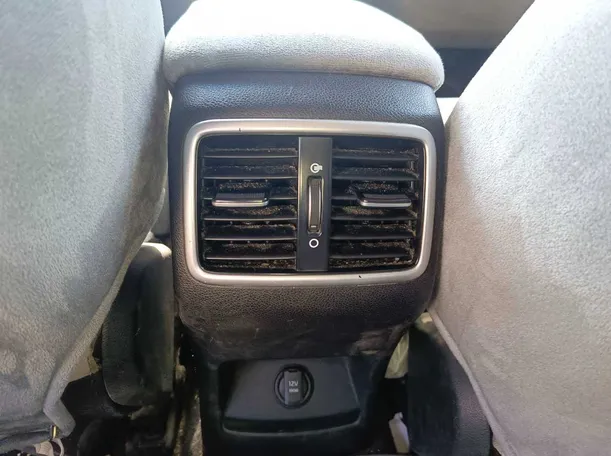 Car image 28