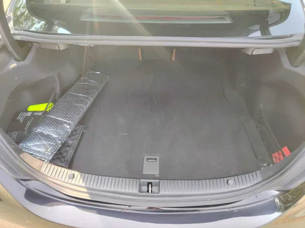 Car image 30