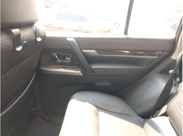 Car image 30