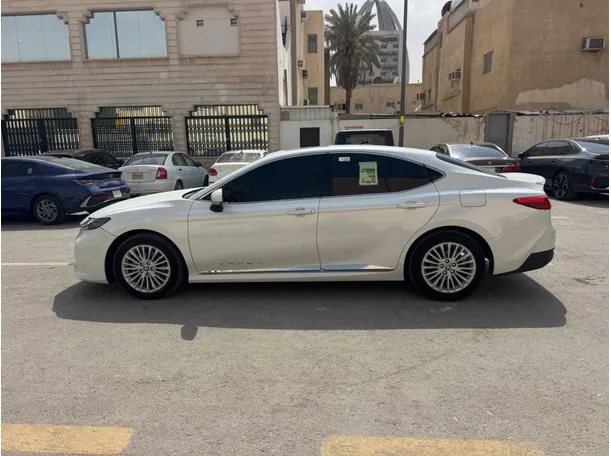 Car image 8
