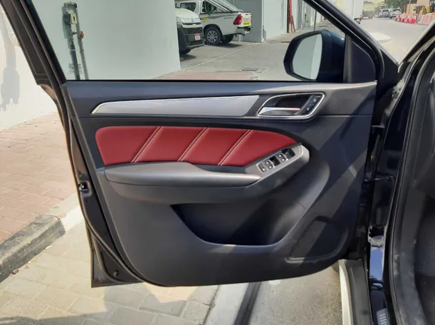 Car image 10