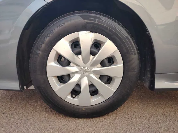 Car image 9