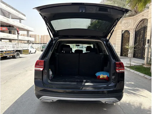Car image 24