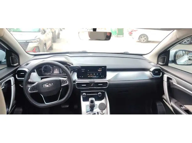 Car image 15