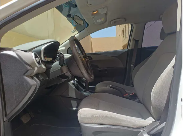 Car image 12