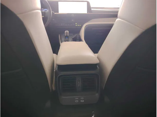 Car image 33